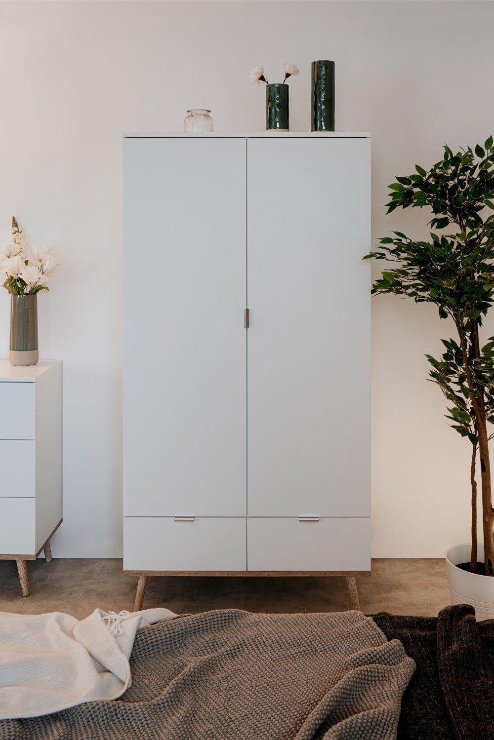 Göteborg Kleiderschrank