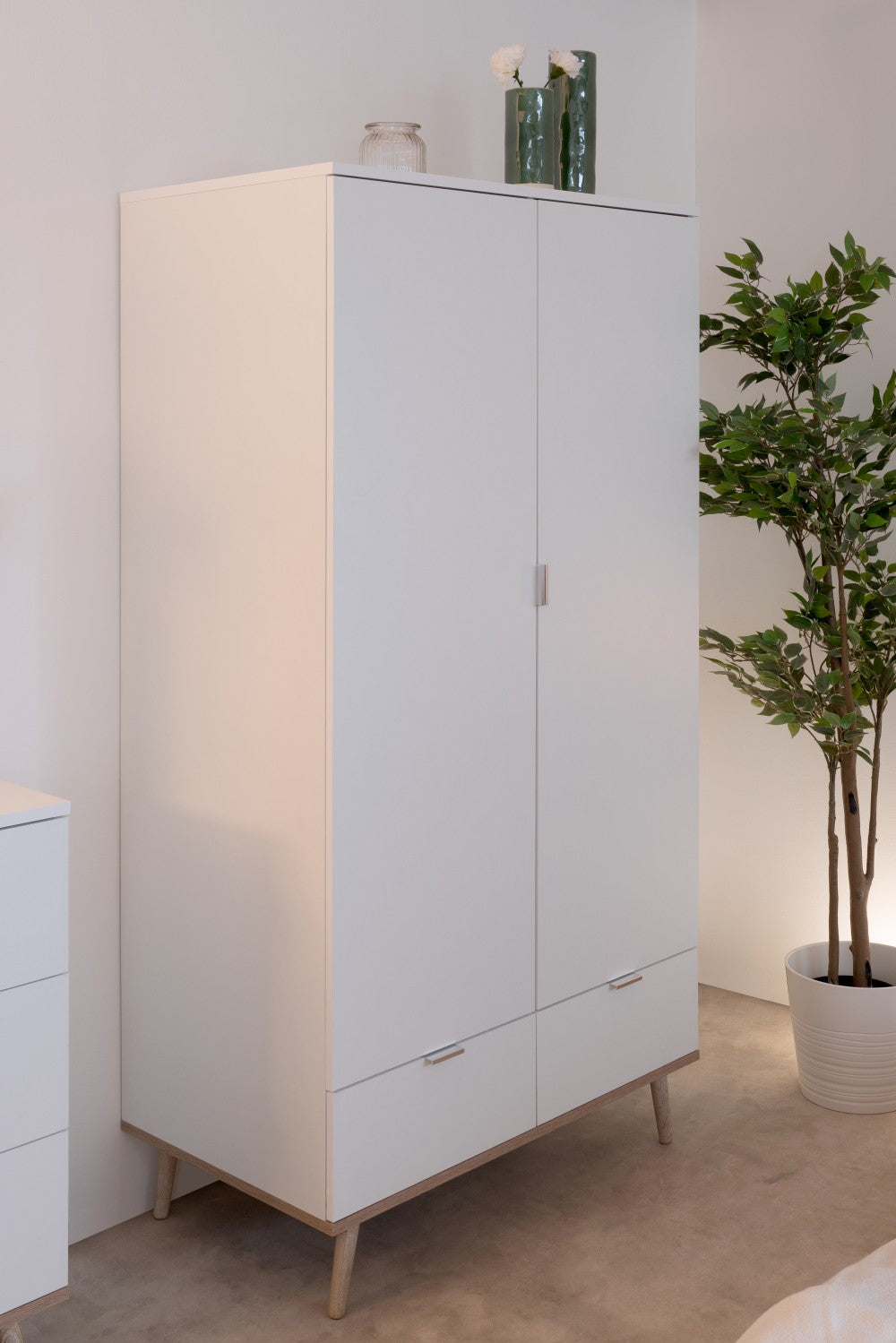 Göteborg Kleiderschrank
